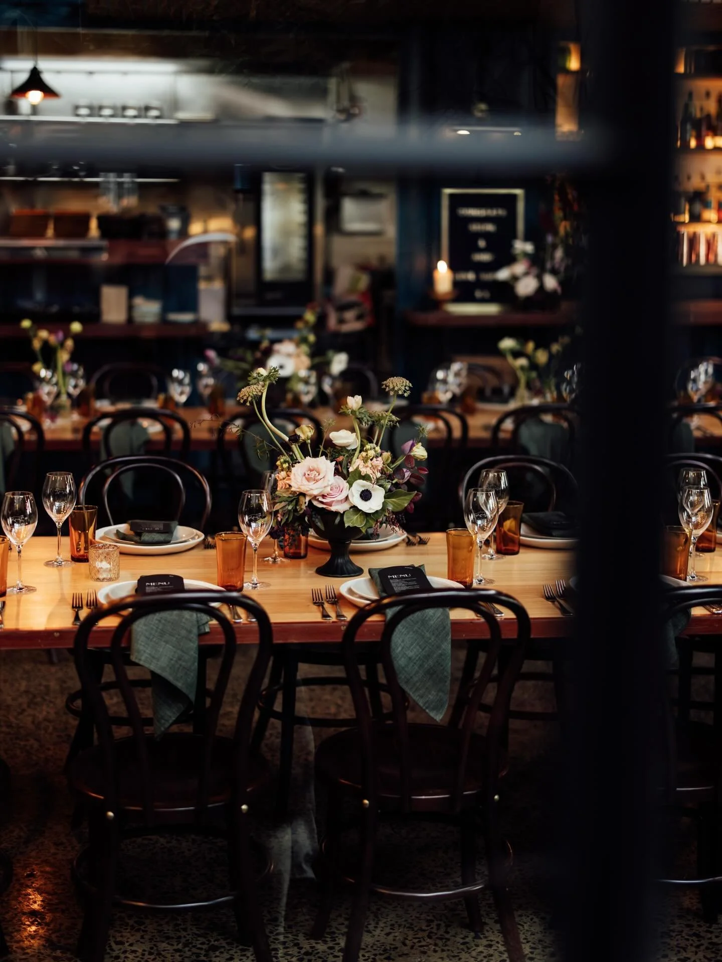 Steph and Andrew styled their stationery and signage from the Emily semi-custom suite in a classic black and white palette to complement their moody romantic wedding reception. Swipe to see all the lovely details!🖤🖤🖤

Photography @clairebroatchpho