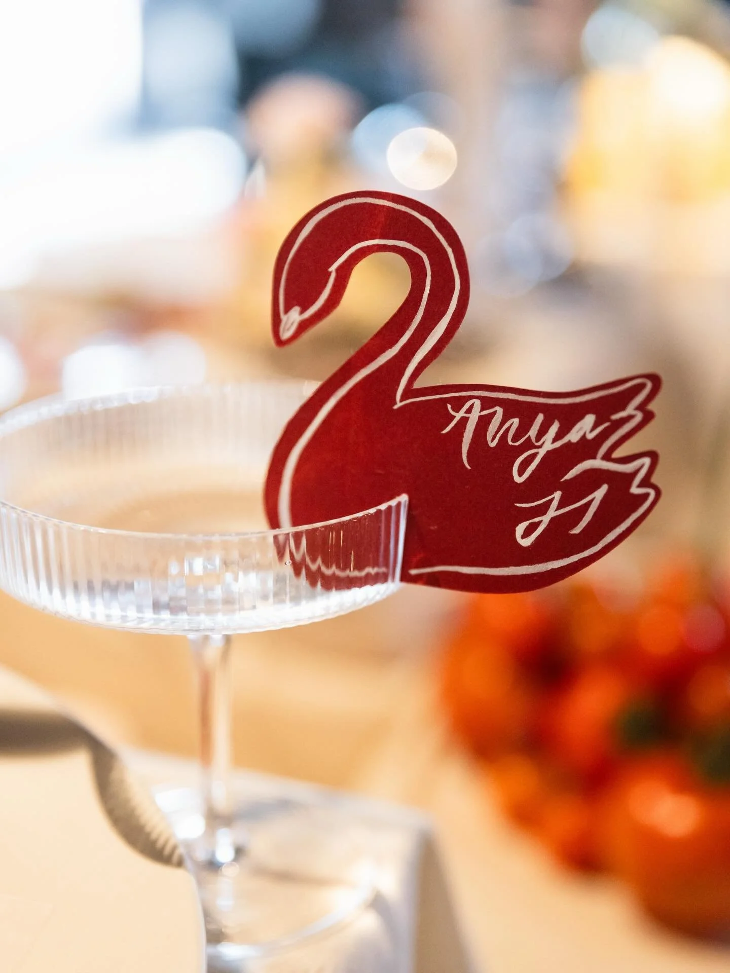 Cheers to cute die cut place cards - sip, sit, celebrate 🥂🦢

Photography @jeremyblodephotography 
.
.
.
.
.
.
.
.
#diecutshapes #weddingcalligraphy #swanplacecards #weddingstationerydesign #swanstationery