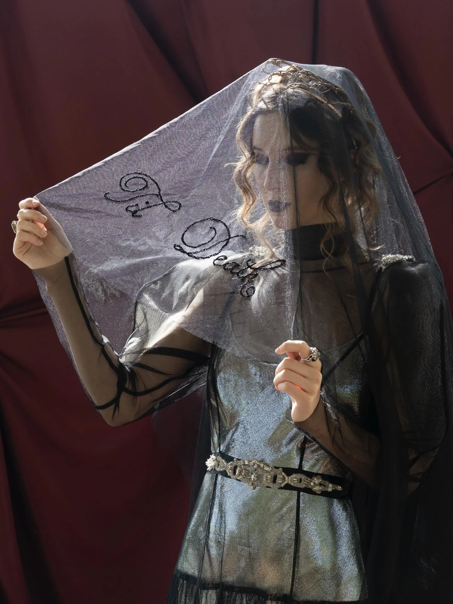 Playing around with typography, but make it embroidery 🪡🖤 Stitching words onto a wedding veil and loving how personal, and a little imperfect it feels. Something about thread just hits different than ink. What do you think of the final result?

Sty