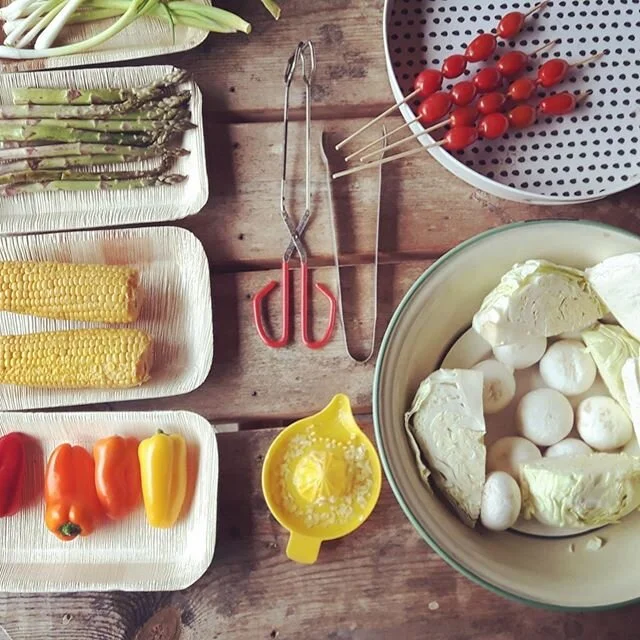 🇸🇪 Laga mat &ouml;ver elden &auml;r nog bland det roligaste (och godaste) som finns! Har du testat? Mat &auml;r ett viktigt inslag i v&aring;ra turer. I helgen grillade vi kladdkaka, blev hur gott som helst! 👌🏼 .
..
...
🇬🇧 Food is best outdoors