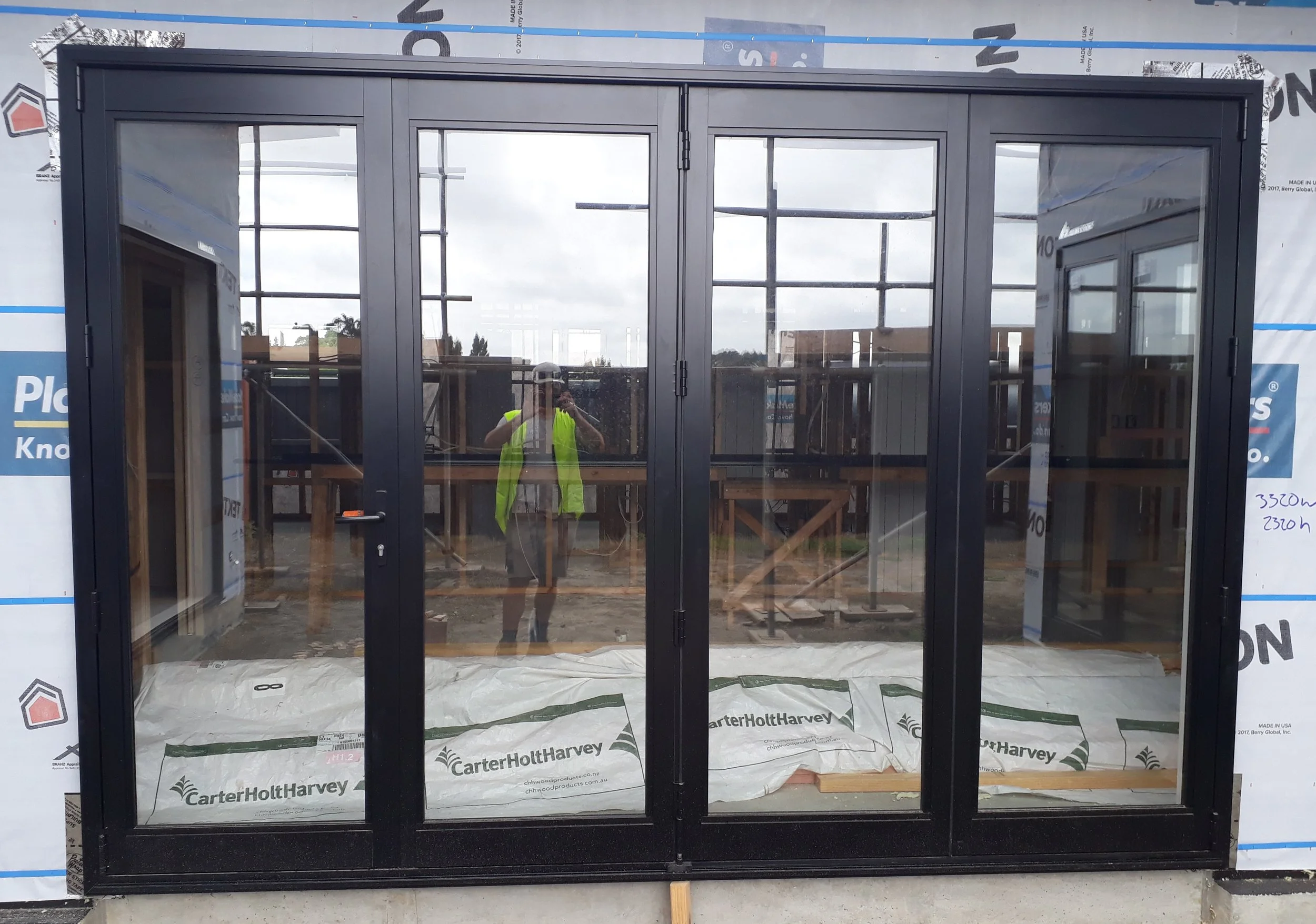 Double glazed aluminium bi-fold door