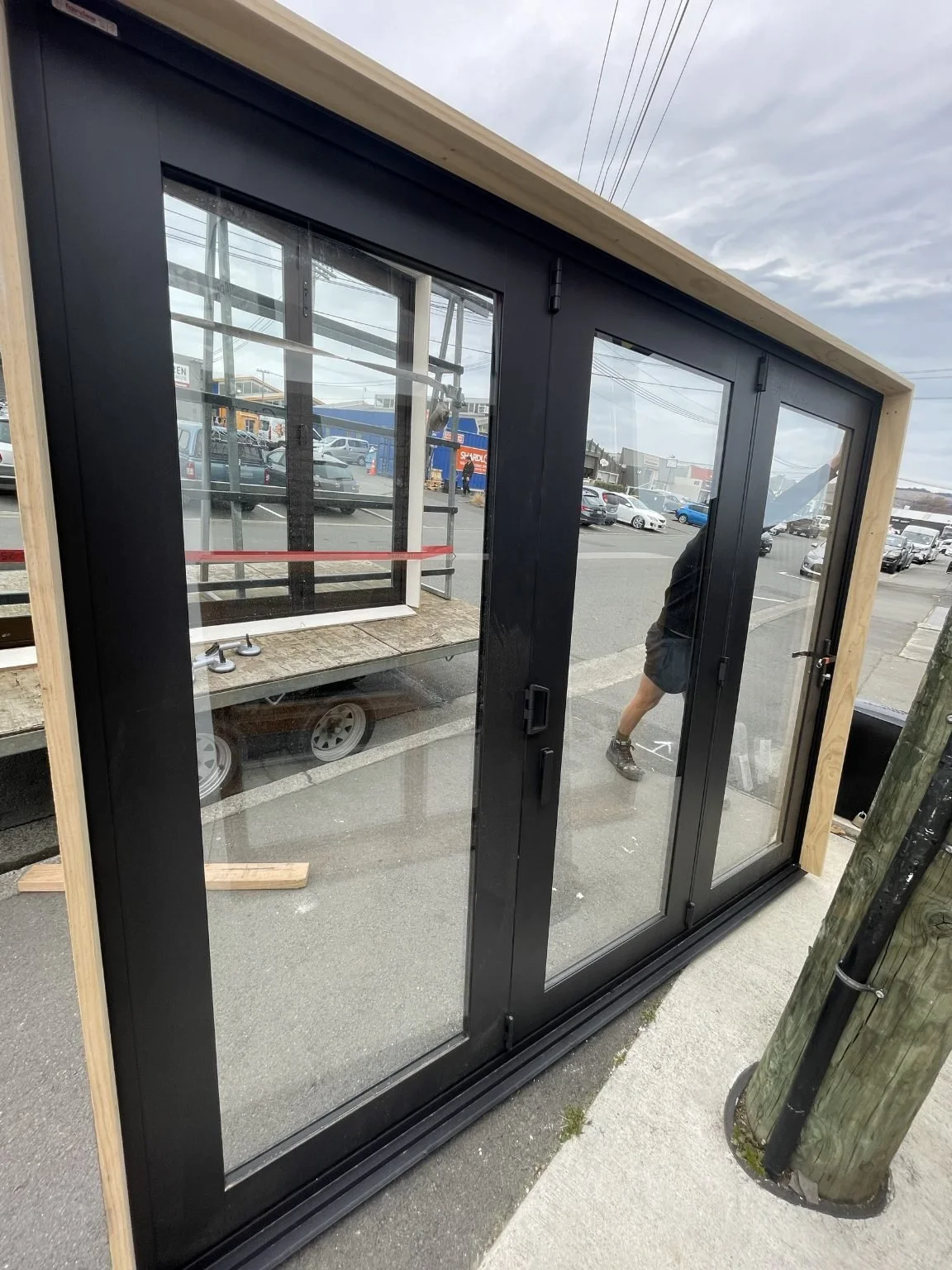 TM4994 Ironsand Alu Double Glazed Bifold Door 2700x2160 1.jpg