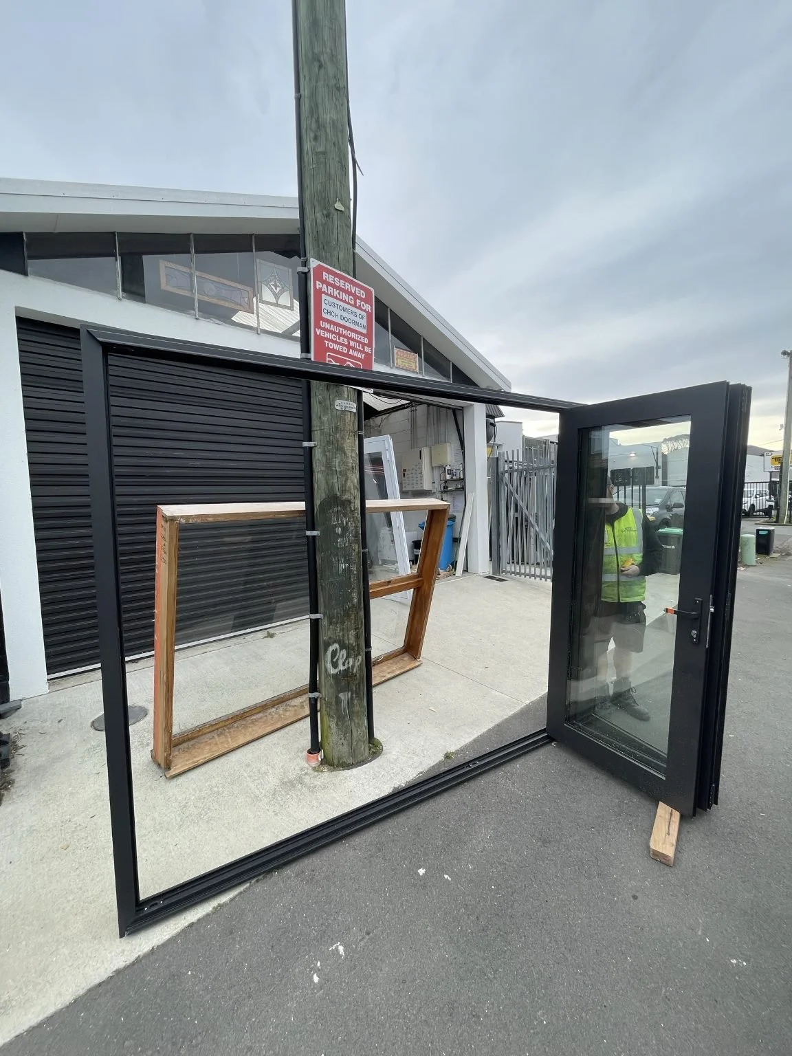 TM4994 Ironsand Alu Double Glazed Bifold Door 2700x2160 2.jpg