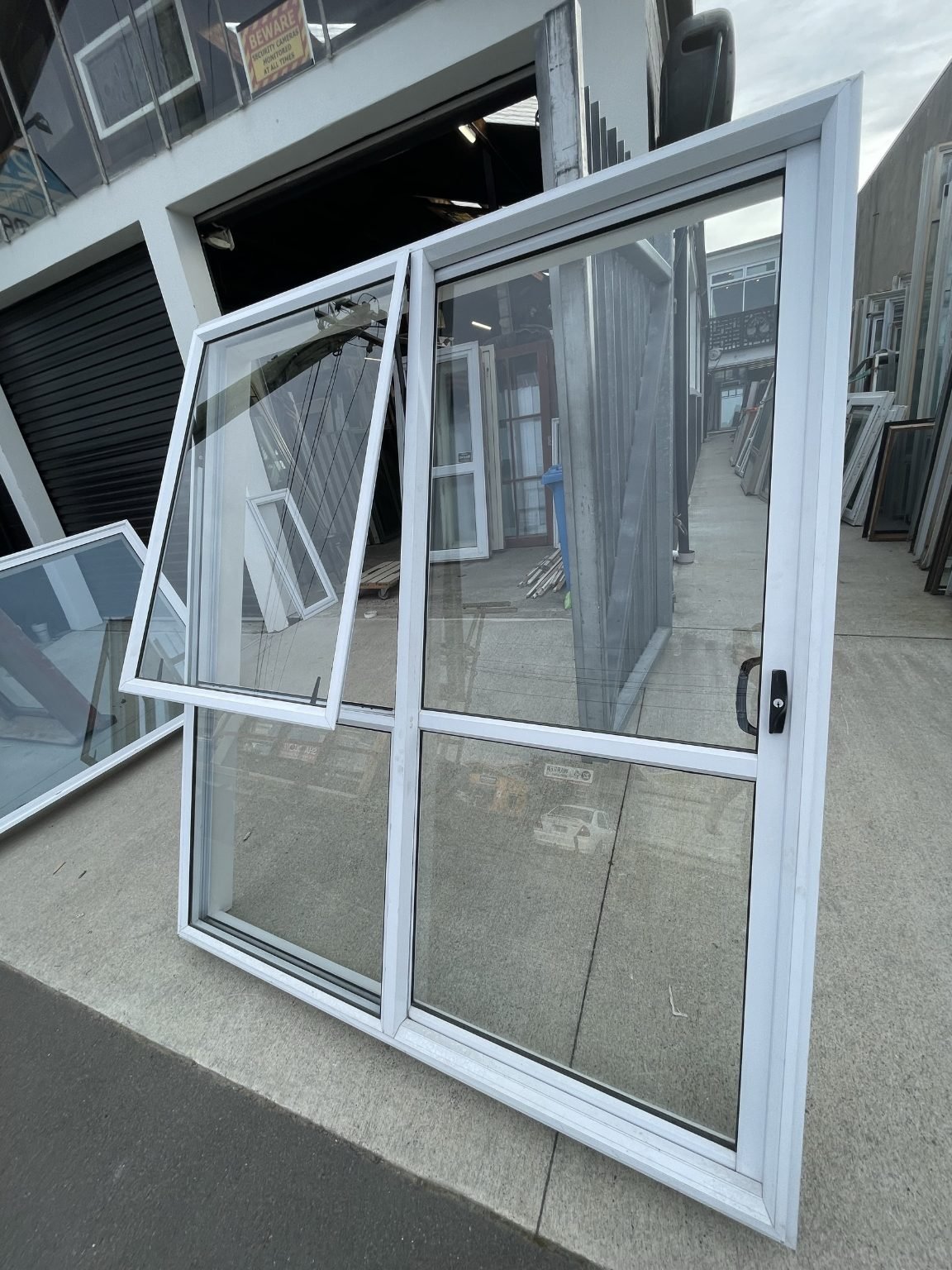 TM366 White Alu Single Glazed Ranch Slider 1810x2075.jpg