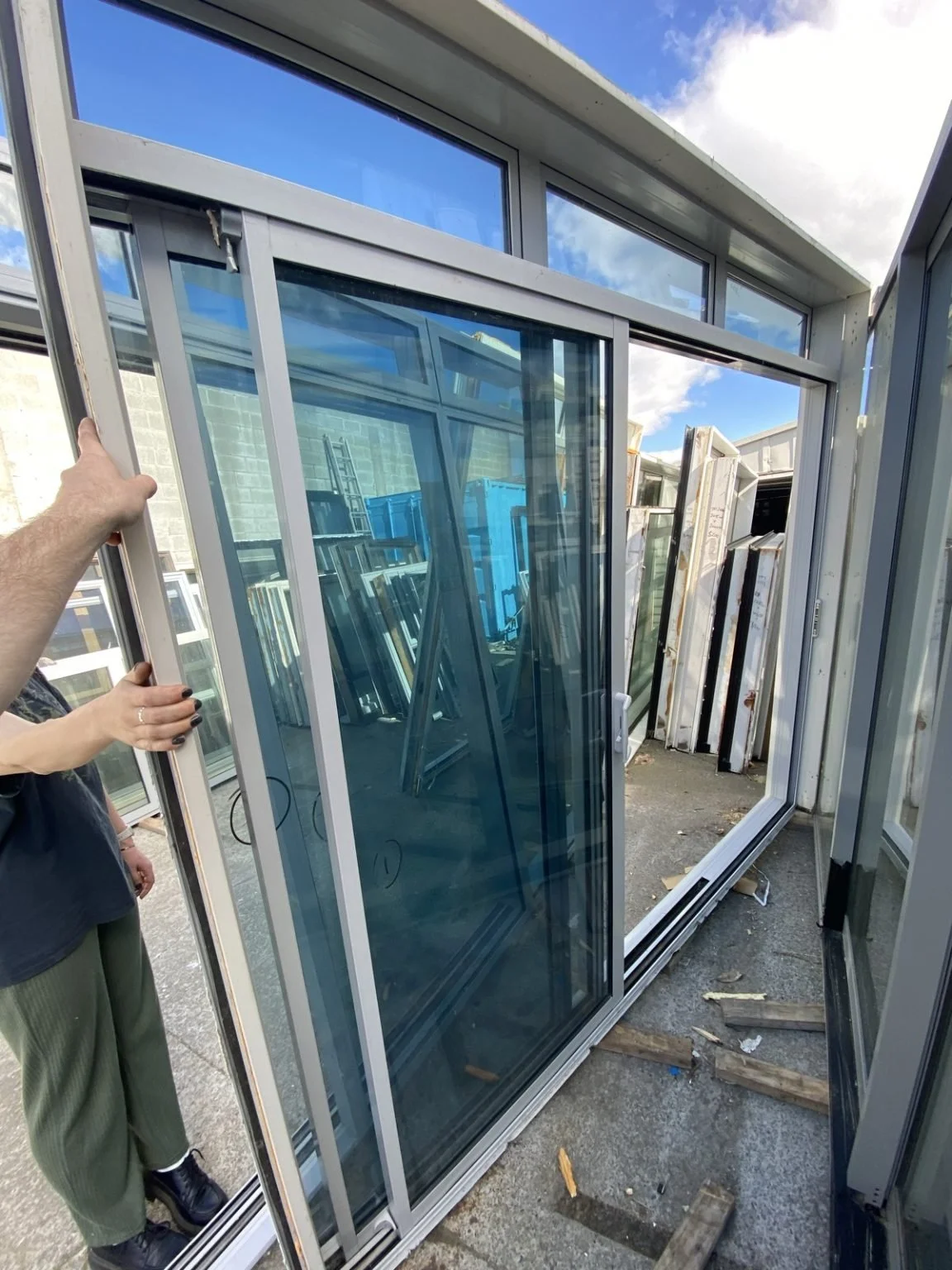 TM9427 Pearl Silver Alu Double Glazed Triple Stacker 2430x2710 1.jpg