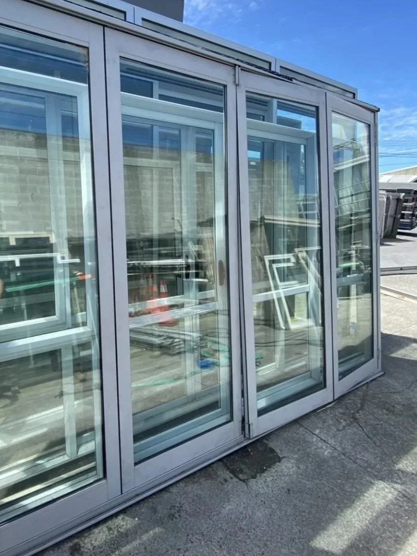 TM5466+Pearl+Silver+Alu+Double+Glazed+Bifold+Door+3620x2410.jpg