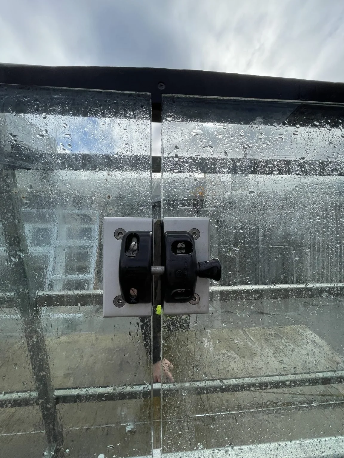 TM21 Glass Balustrade And Gate 3480x1180.jpg