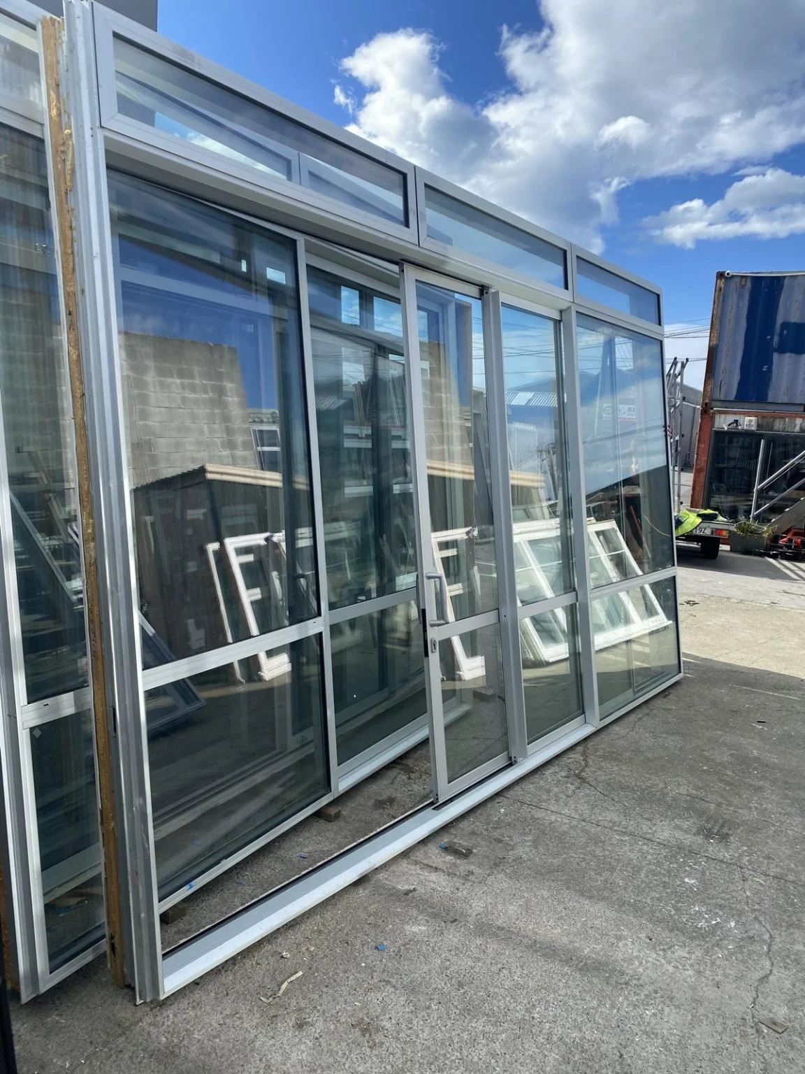 TM9031 Pearl Silver Alu Double Glazed Triple Stacker 3915x2430.jpg