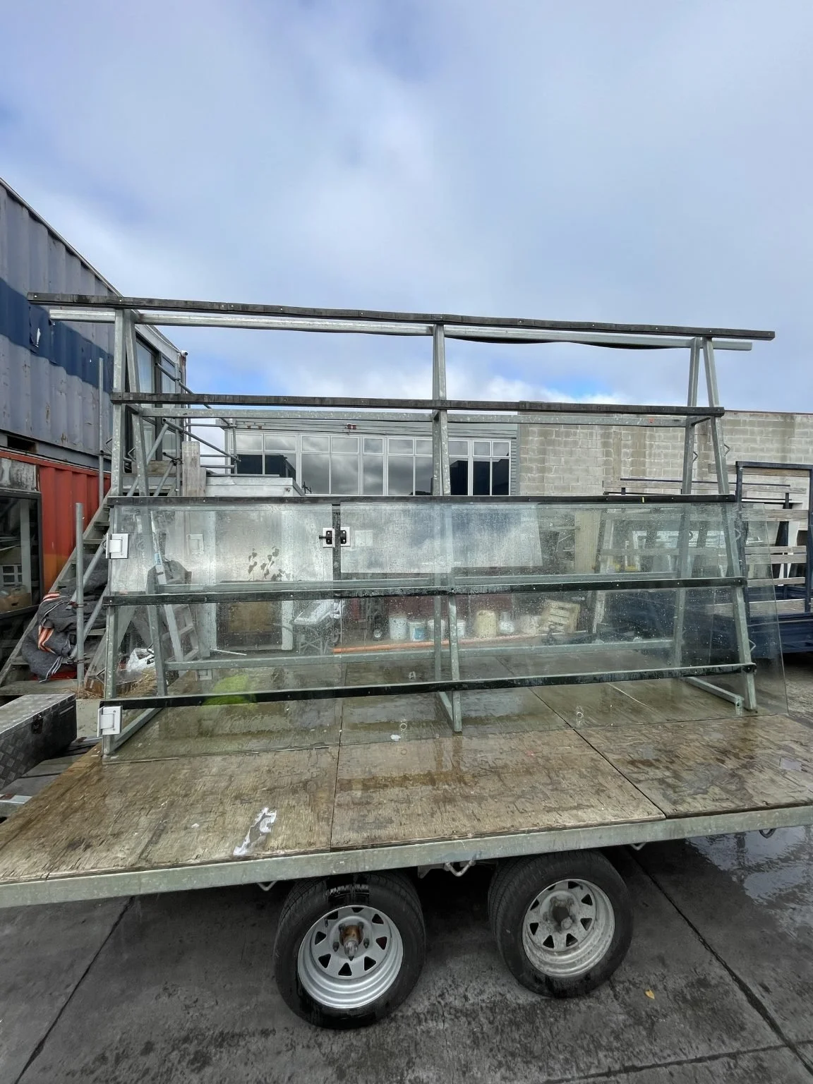 TM21 Glass Balustrade And Gate 3480x1180 1.jpg