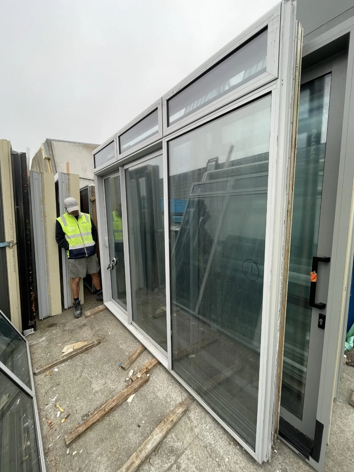 TM5624 Anodized Silver Alu Double Glazed Triple Stacker 4420x2755 1.jpg