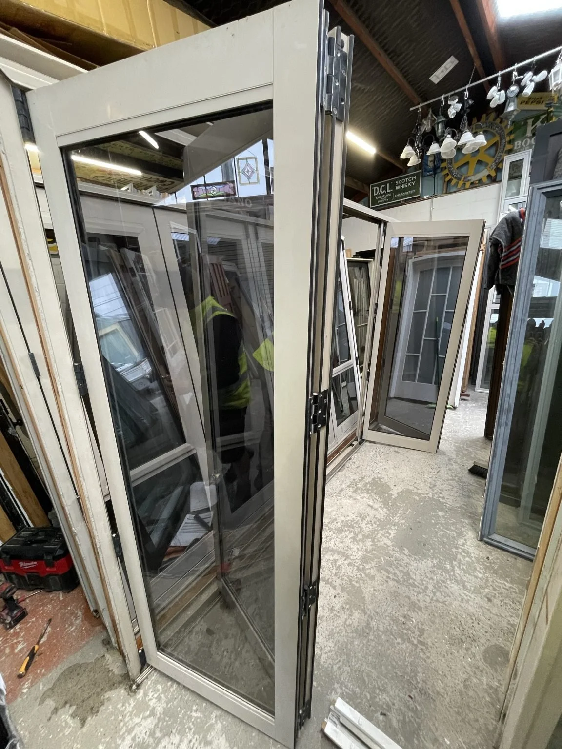TM878 Desert Sand Alu Double Glazed Bifold Door 3020x2145 1.jpg