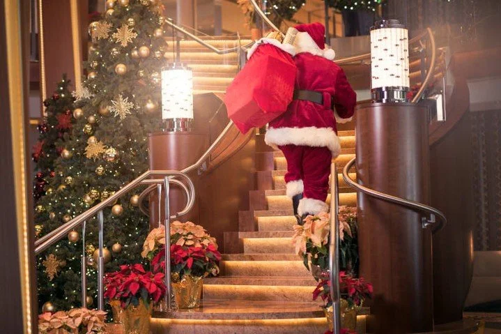 🎉🚢 This holiday season, embark on an unforgettable journey with Celebrity Cruises! What&rsquo;s your ideal getaway? Vote with an emoji: 🎄 for a festive cruise or 🌞 for a sunny tropical escape! I&rsquo;m ready to help you plan the perfect holiday 