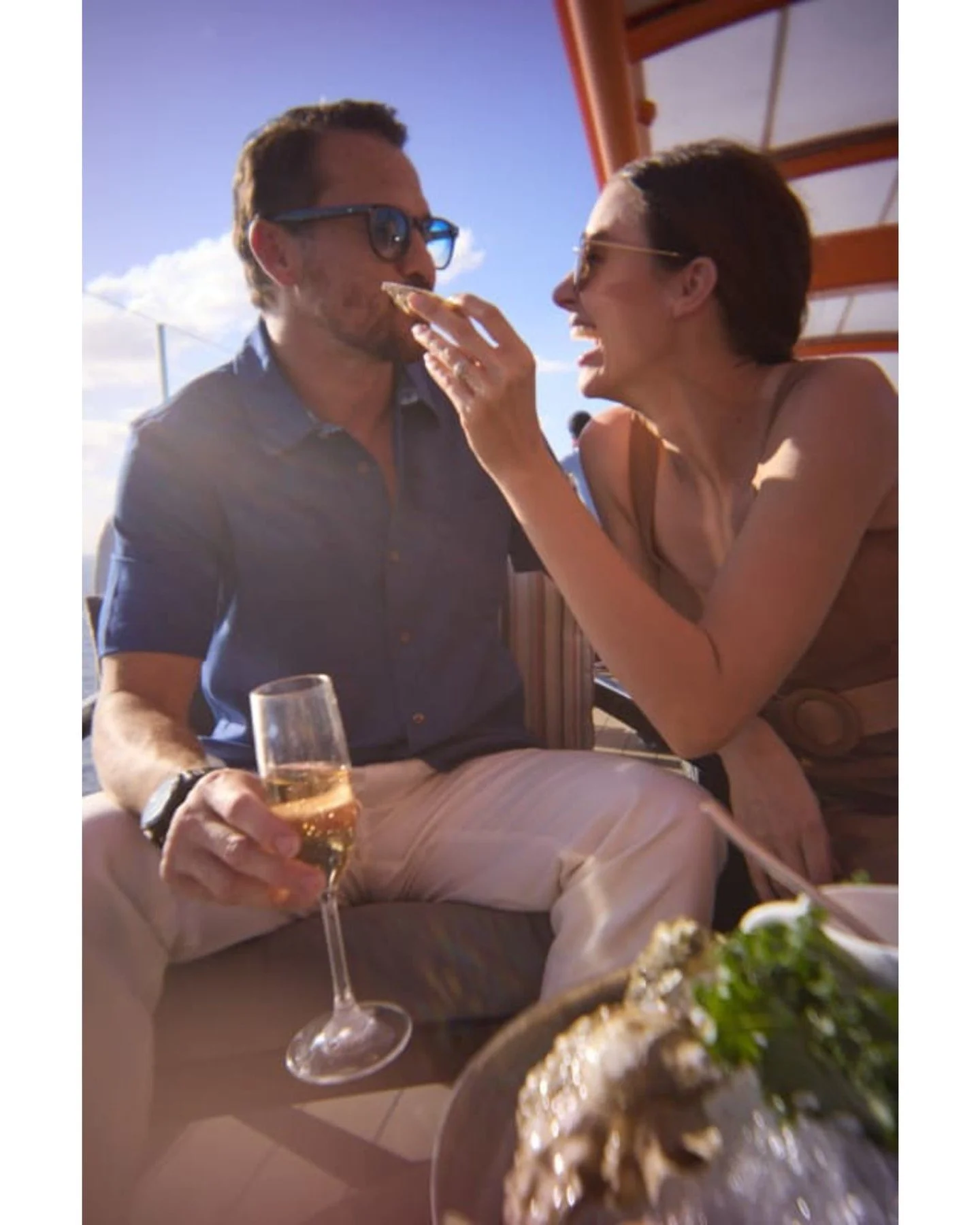 ✨🍸 Elevate your romantic getaway aboard the Celebrity Apex with the enchanting Magic Carpet! Enjoy a unique dining experience as you savor delicious oysters and sip on cocktails while taking in breathtaking views. Perfect for couples seeking relaxat