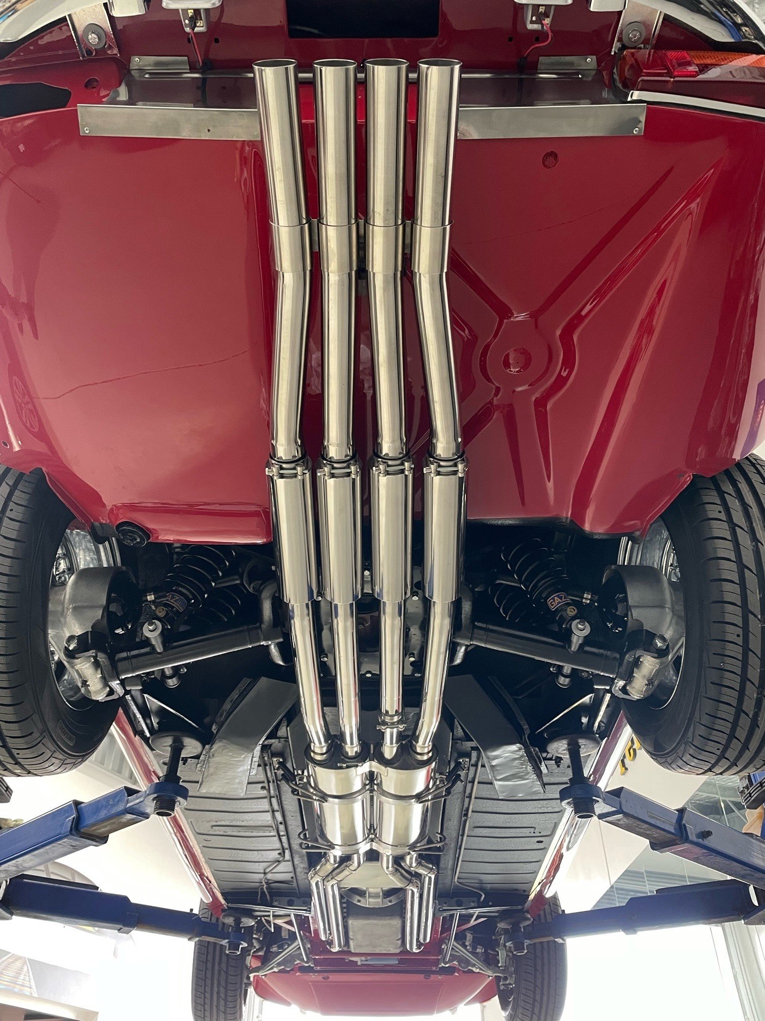Four-pipe Classicfabs system beneath a Jaguar V12 E-Type