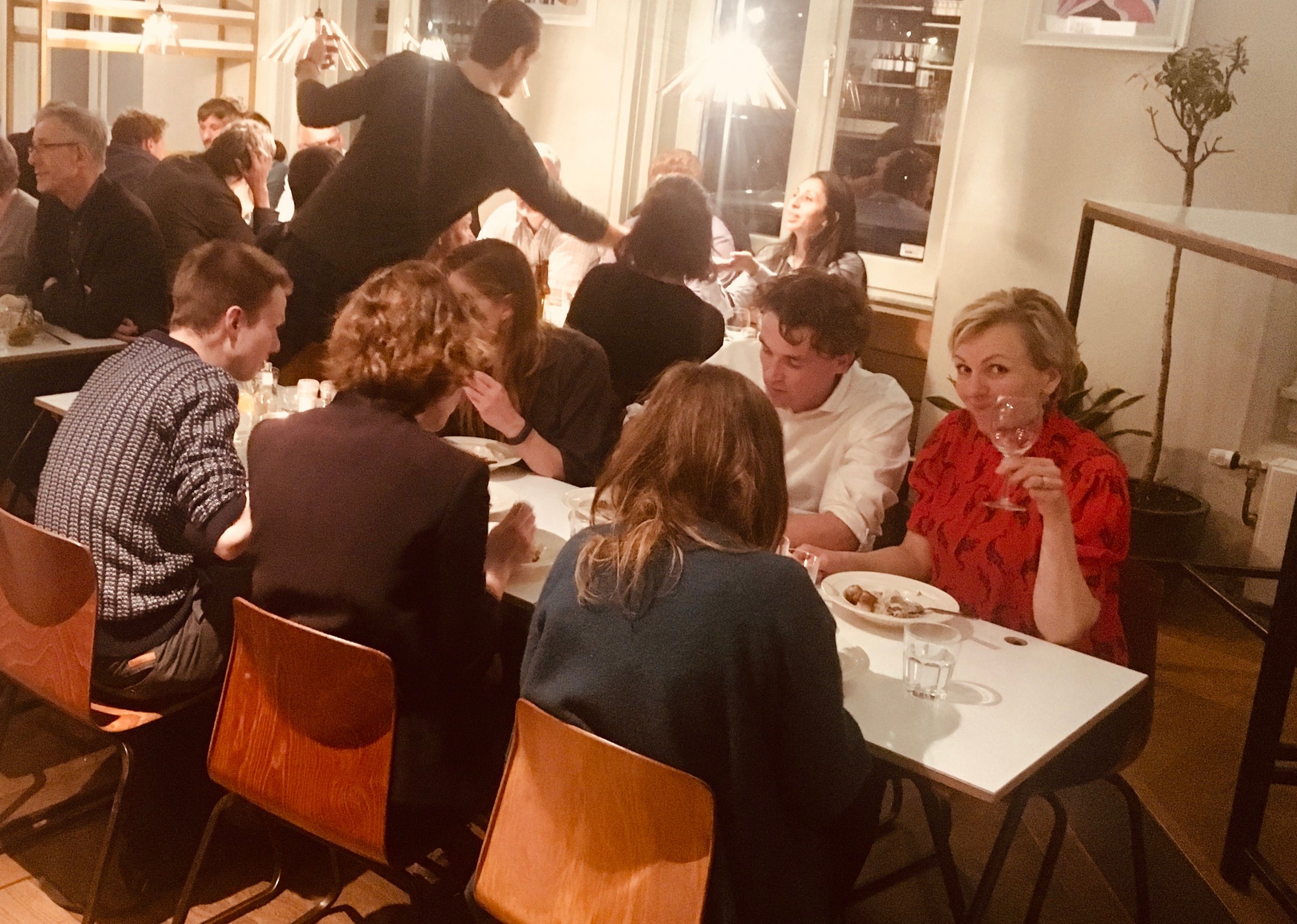 04_InformalDinner_Instock_01.jpeg