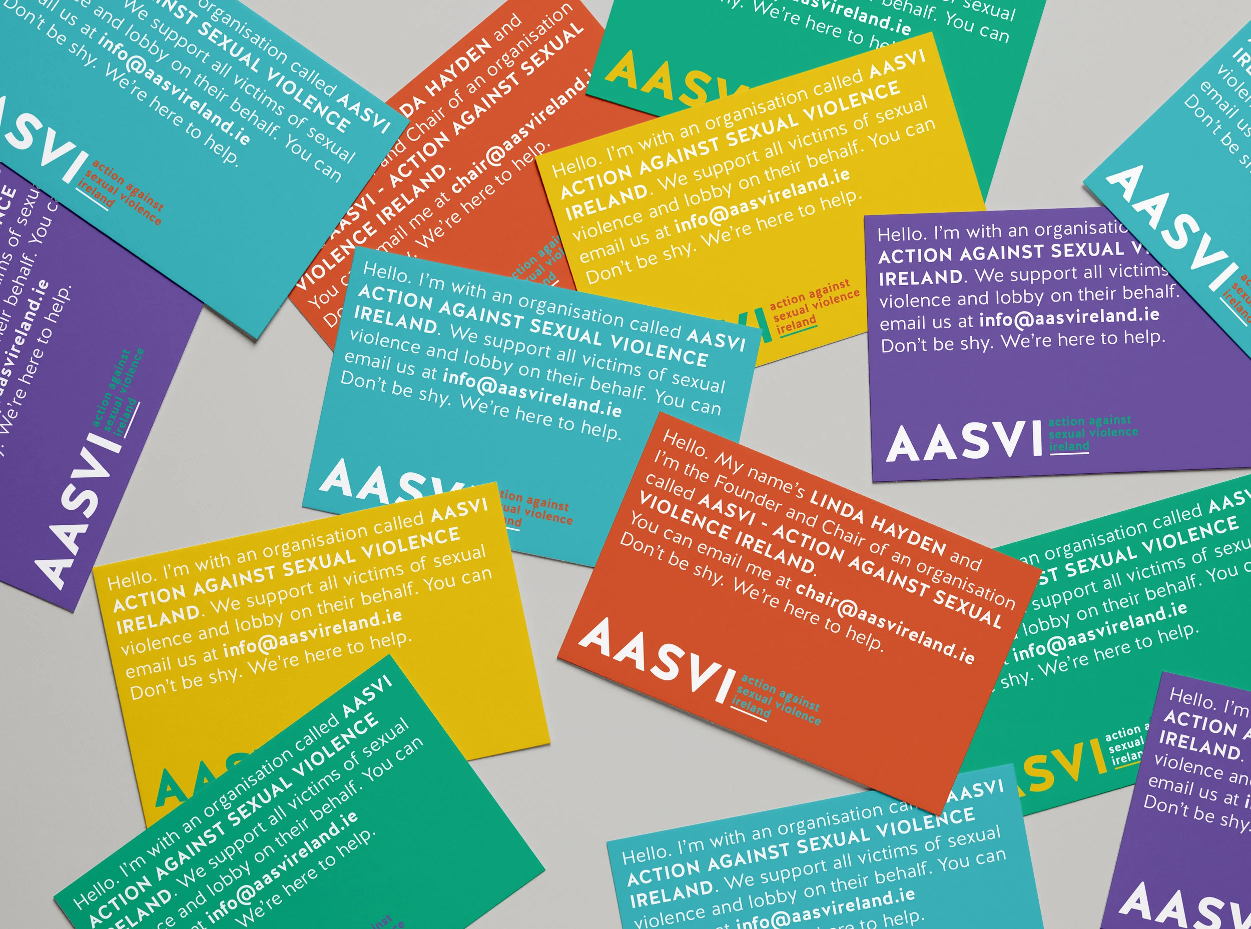 Realistic Business Cards MockUp 4.jpg