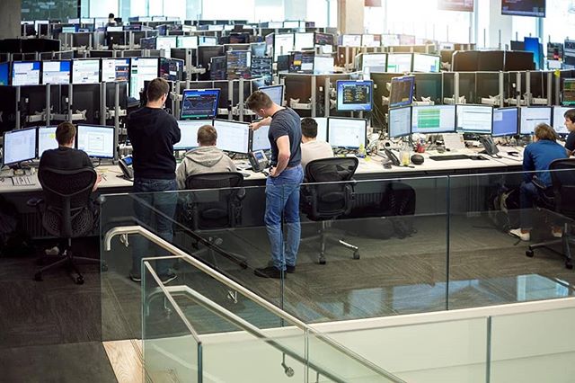 No matter the size or design requirement, we will work with you to construct a tailor-made solution for your upcoming project.
This Dublin Trading Desk project for SIG Susquehanna required a number of different desk configurations, and utilised both SmartArm and Technology Links desktop units.
.
.
.
.
.
.
.
.
.
.
#technology #finance #design #officefurniture #ergonomic #health #like #Dublin #officedesign #interiors
