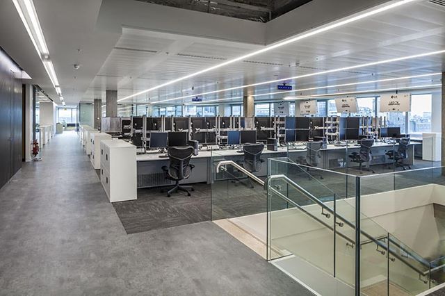 No matter the size or design requirement, we will work with you to construct a tailor-made solution for your upcoming project.
This Dublin Trading Desk project for SIG Susquehanna required a number of different desk configurations, and utilised both SmartArm and Technology Links desktop units.
.
.
.
.
.
.
.
.
.
.
#technology #finance #design #officefurniture #ergonomic #health #like #Dublin #officedesign #interiors