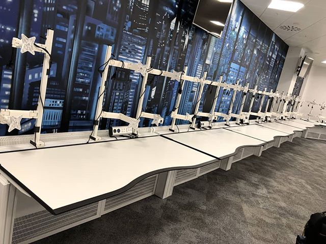 Bet you haven't seen a trading floor like this before!
These images are from a project we recently completed for a leading London trading firm. We love the way our white desks work against the bold and vibrant wall designs.
What do you think? .
.
.
.
.
#vibrant #furnituredesign #desksetup #interiordesign #technology #innovation #finance #fitout #officedesign #love
