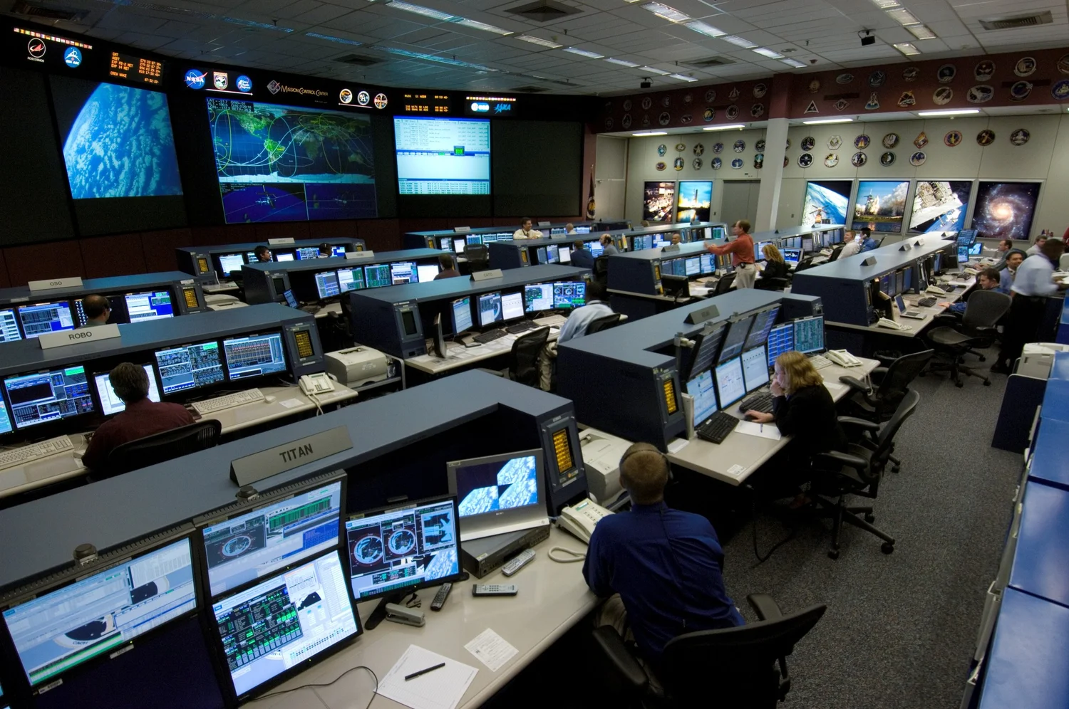 Sphere Control Room A Brief History of Control Rooms | Technology Desking™