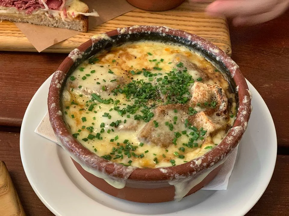Френска лучена супа