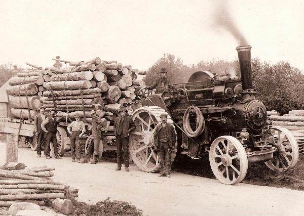 Traction engine hauls logs, 1925