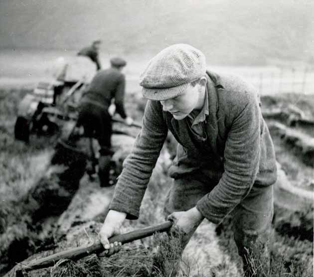 Worker with 'heugh', 1944
