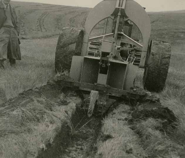 Turf-cutting plough, 1946