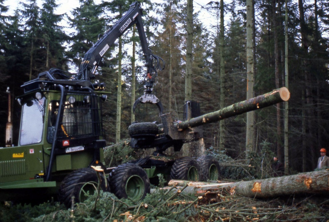 Mechanised harvesting demo, 1982