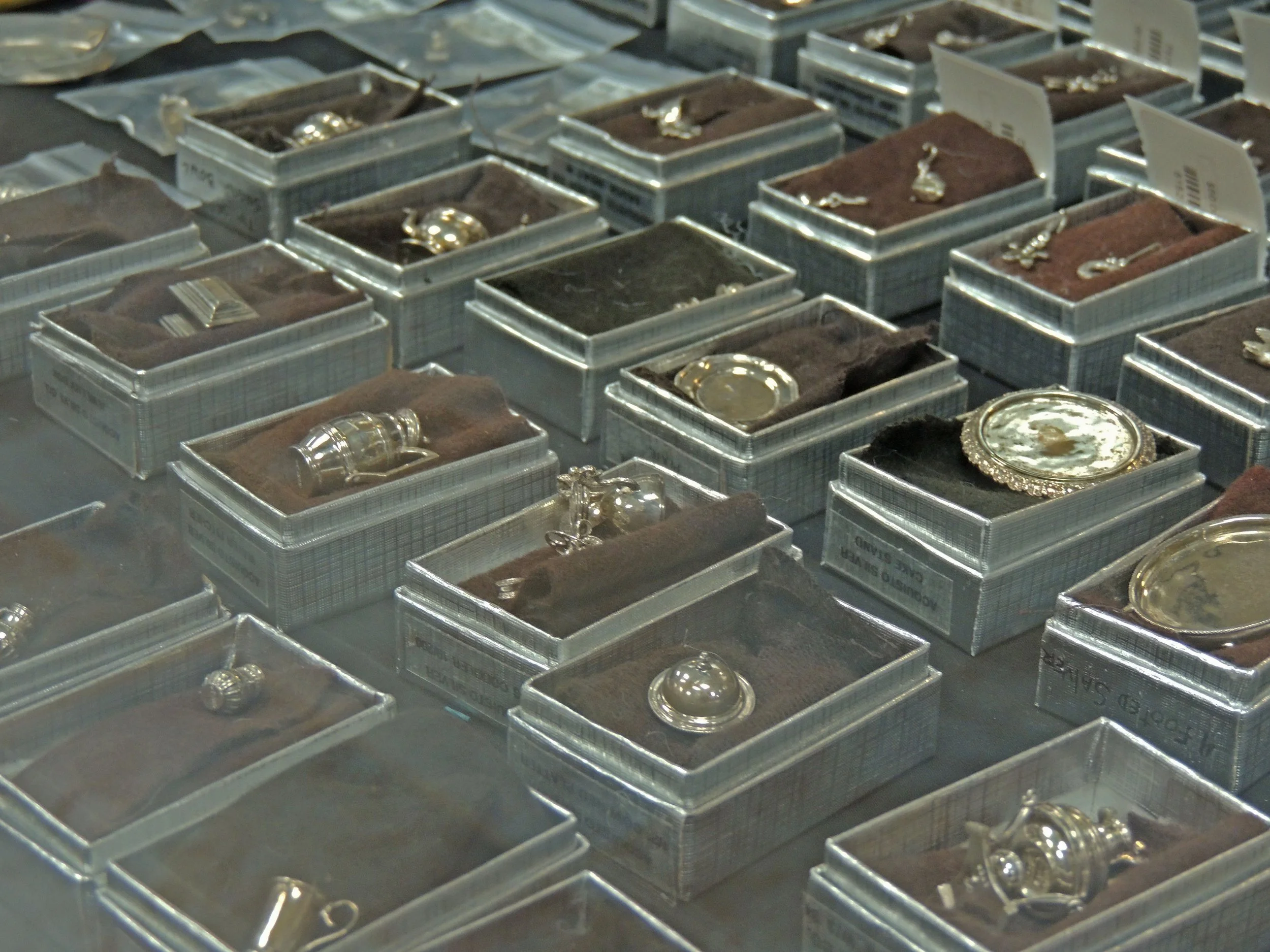 Miniature metal collectibles