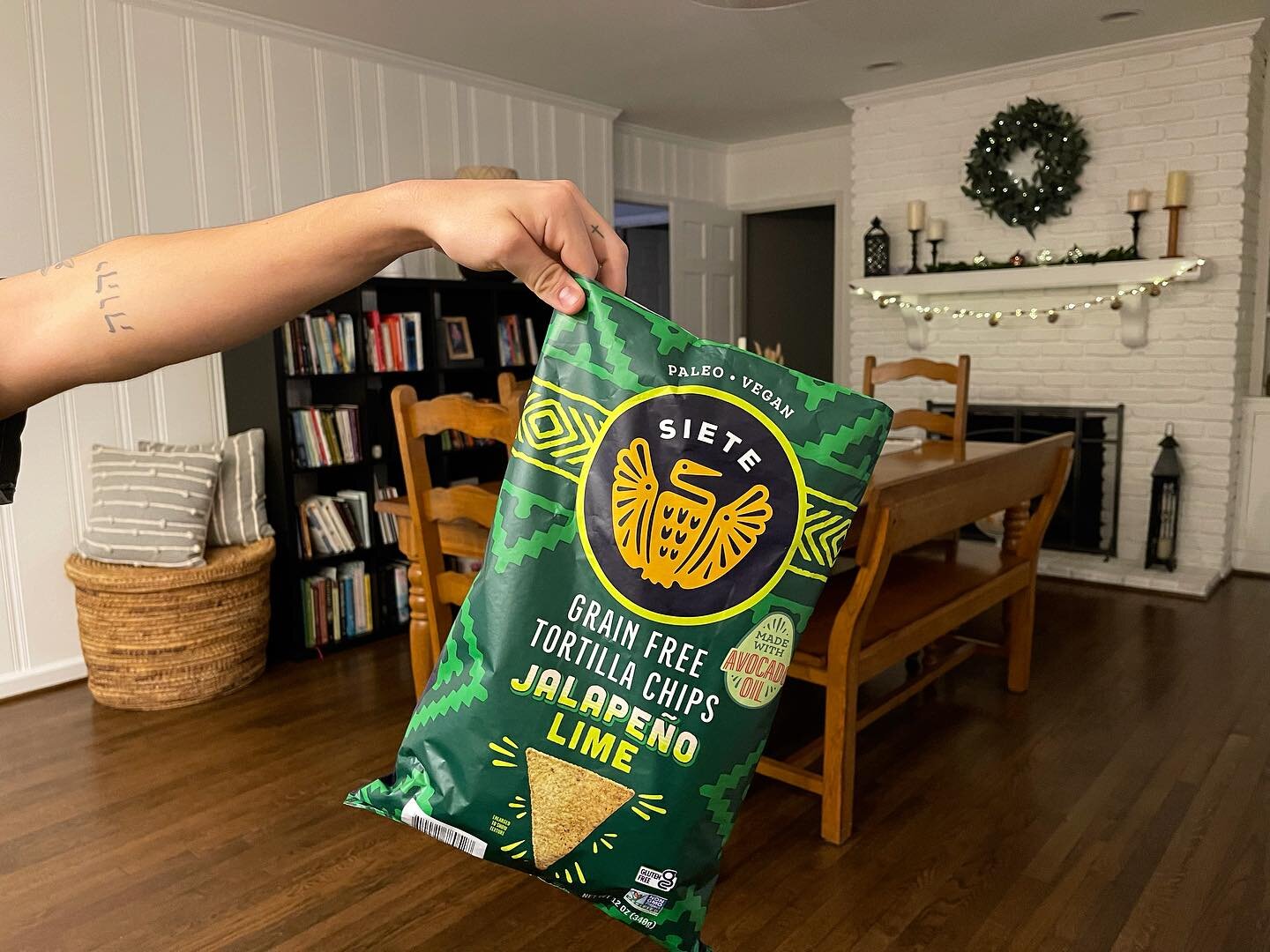 We are big fans of @sietefoods in the Marks&rsquo; home!!
.
And these Jalape&ntilde;o Lime chips are beyond delish! 😋 They&rsquo;ve got some good spunk! 
.
At Costco currently!!
.
Other fav Siete products: cassava flour tortillas, taco seasoning, re