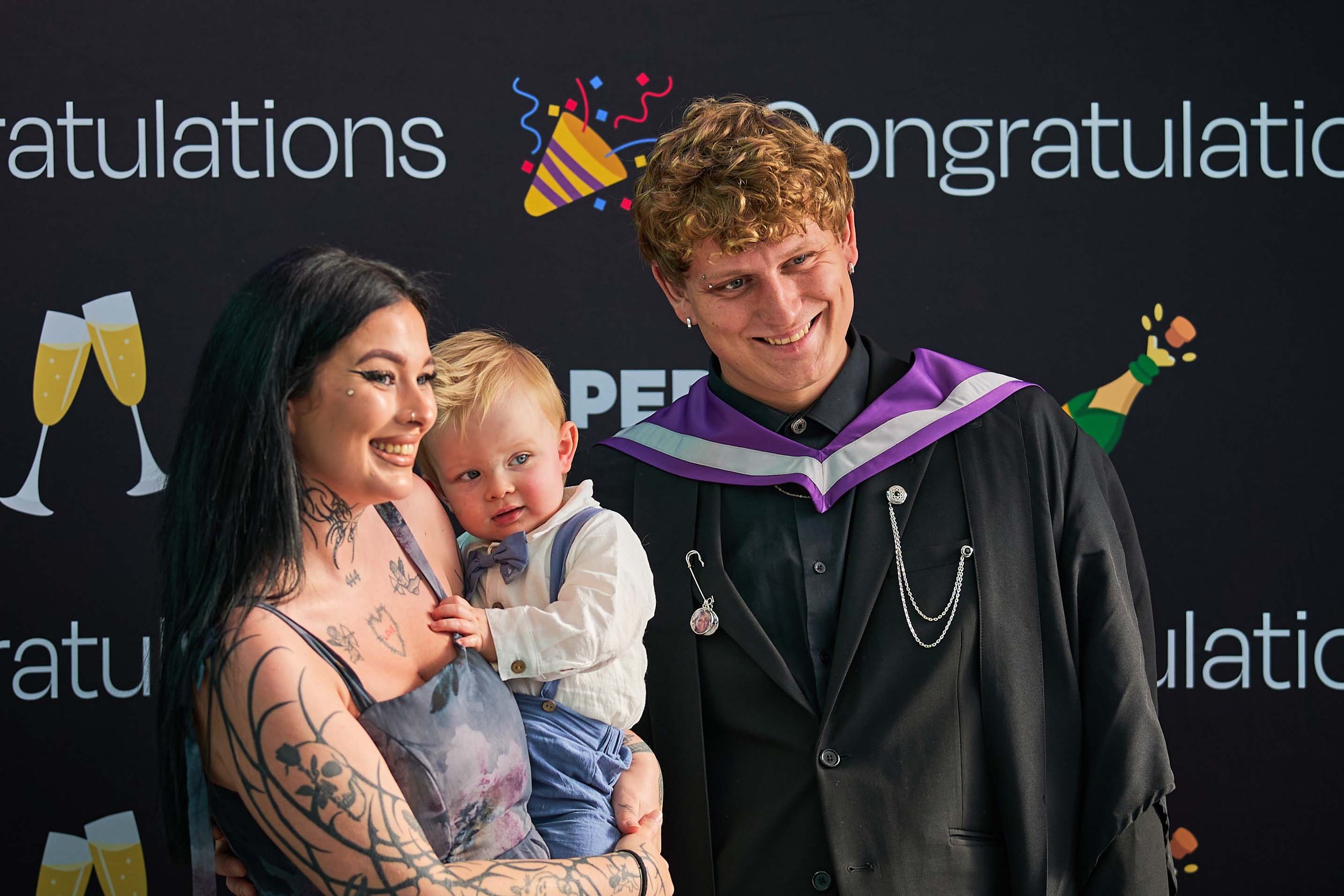 grad26024.jpg