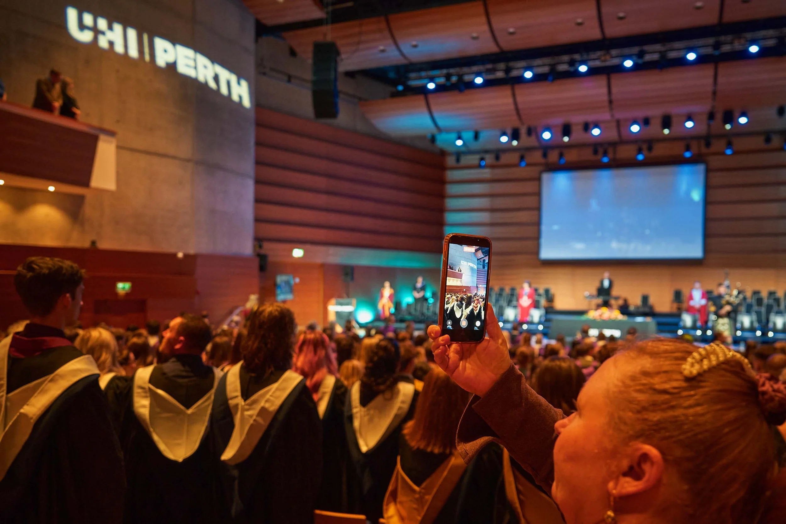 grad26094.jpg