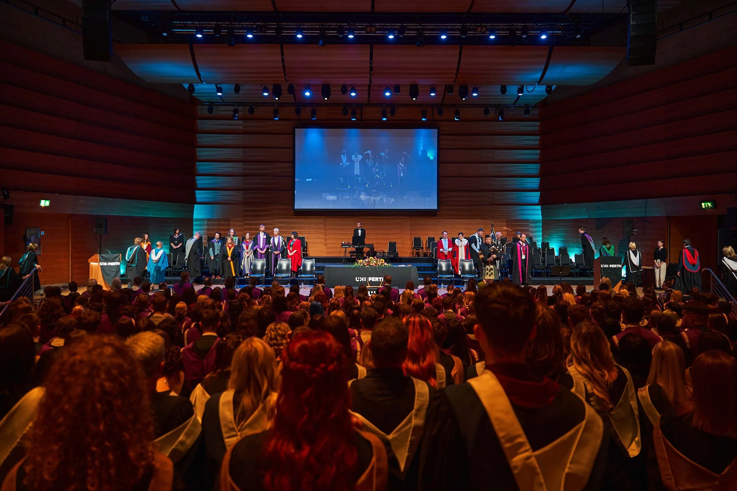 grad26095.jpg