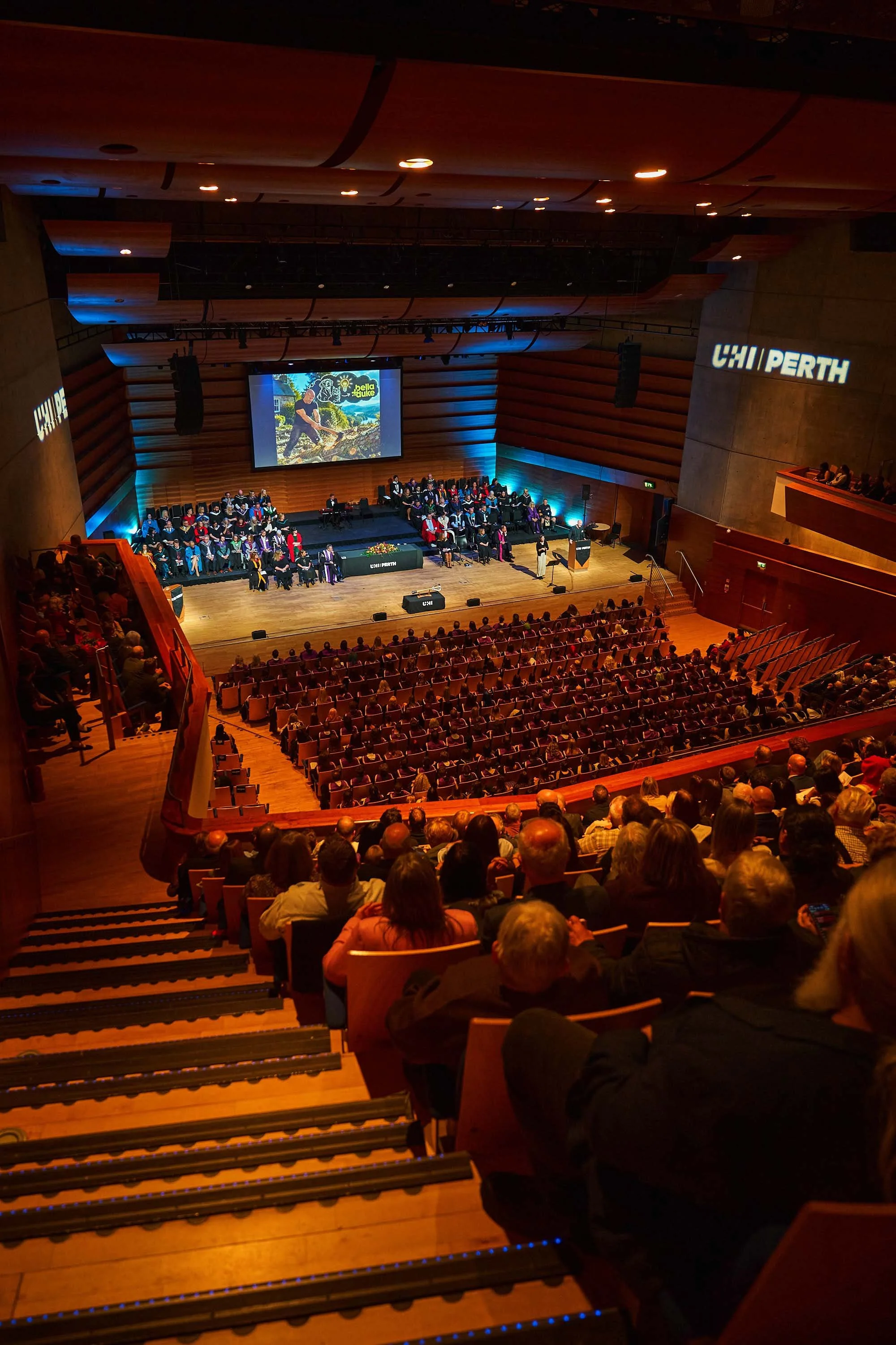 grad26116.jpg