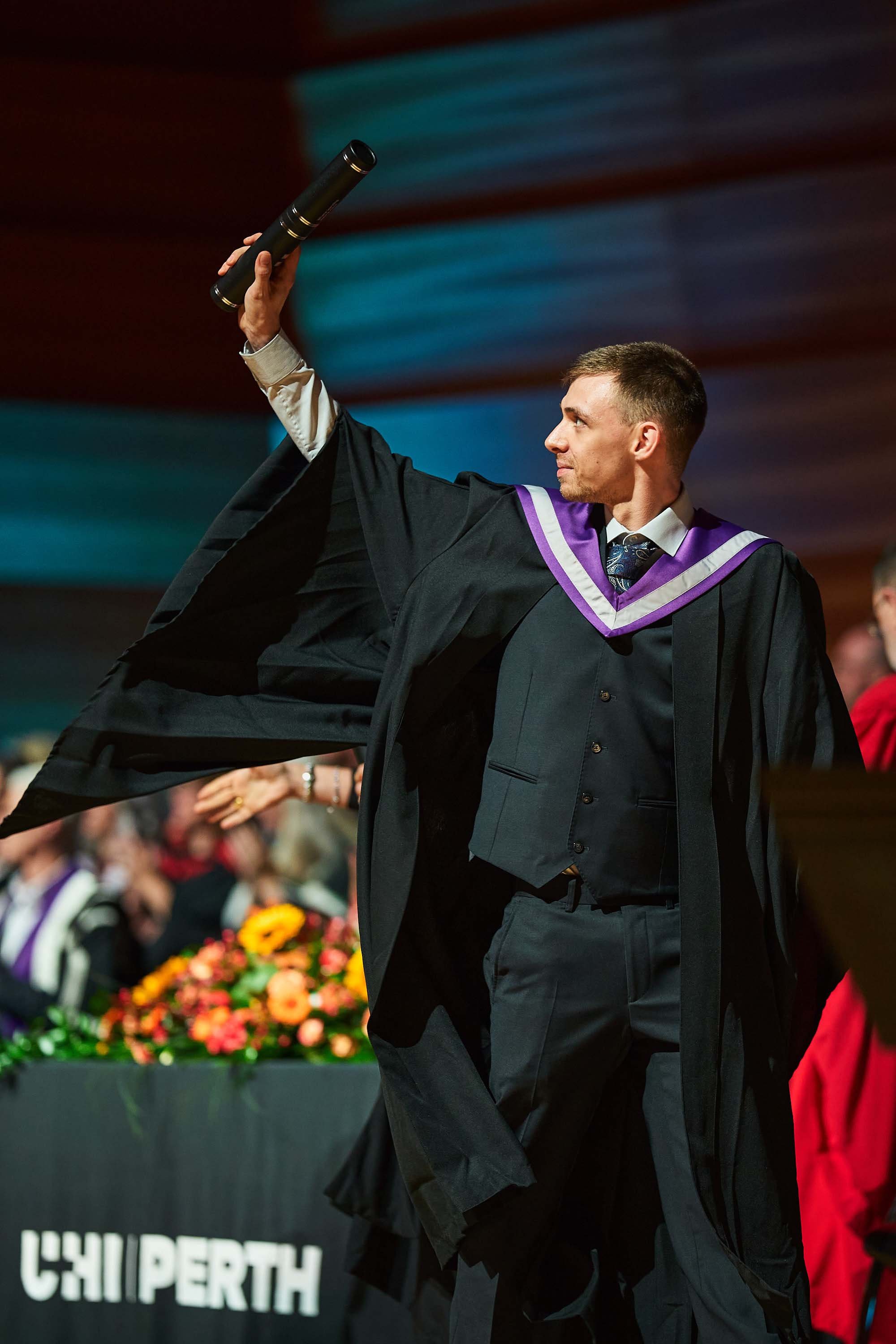 grad26160.jpg