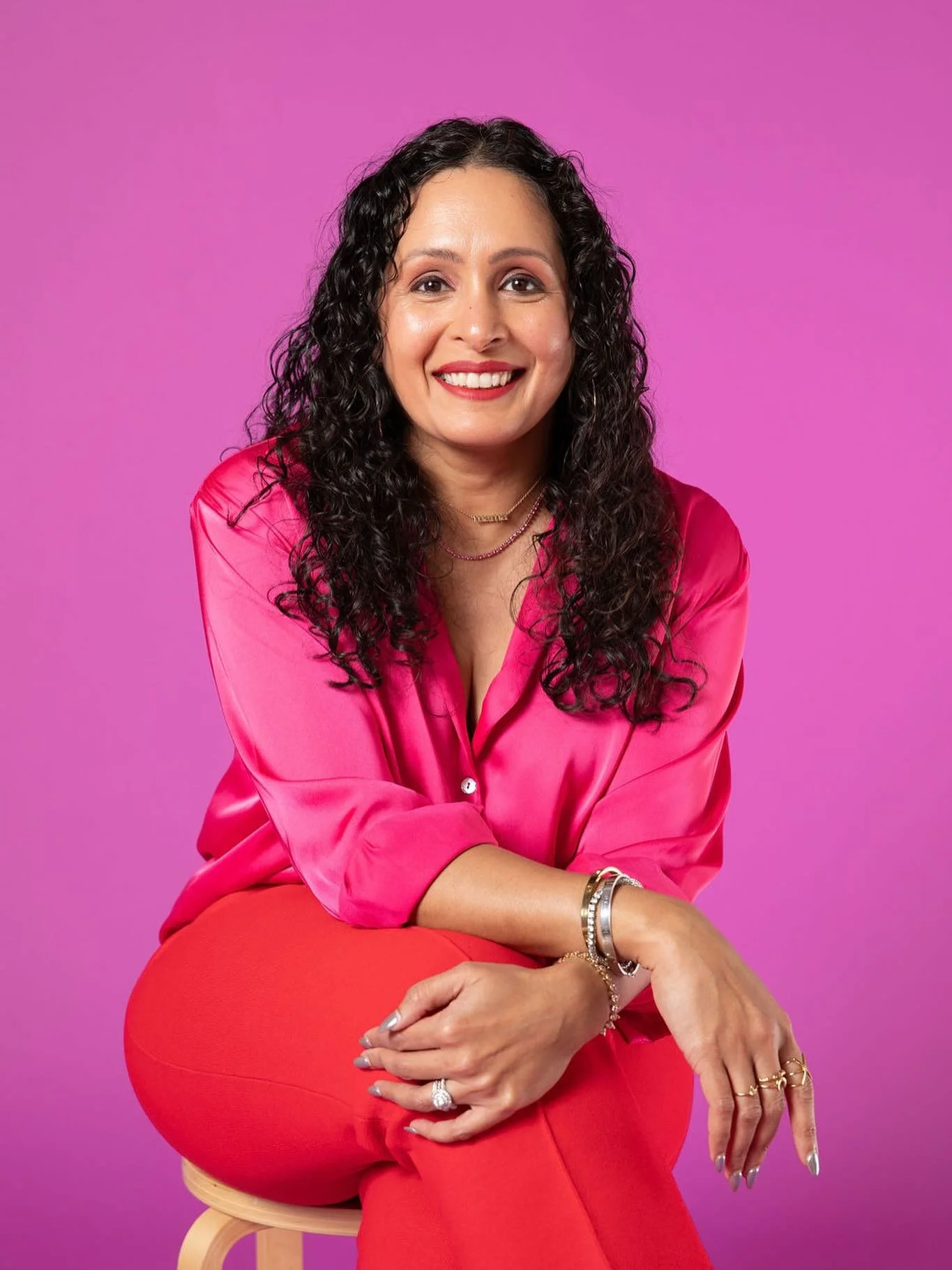 👀 Between styling clients, raising kids (teaching one to drive- YIKES!) and sneaking in some late-night knitting&hellip; I realized I haven&rsquo;t properly (re) introduced myself here!

Hi, I&rsquo;m Swapna 👋&mdash;personal stylist, former NYC fas