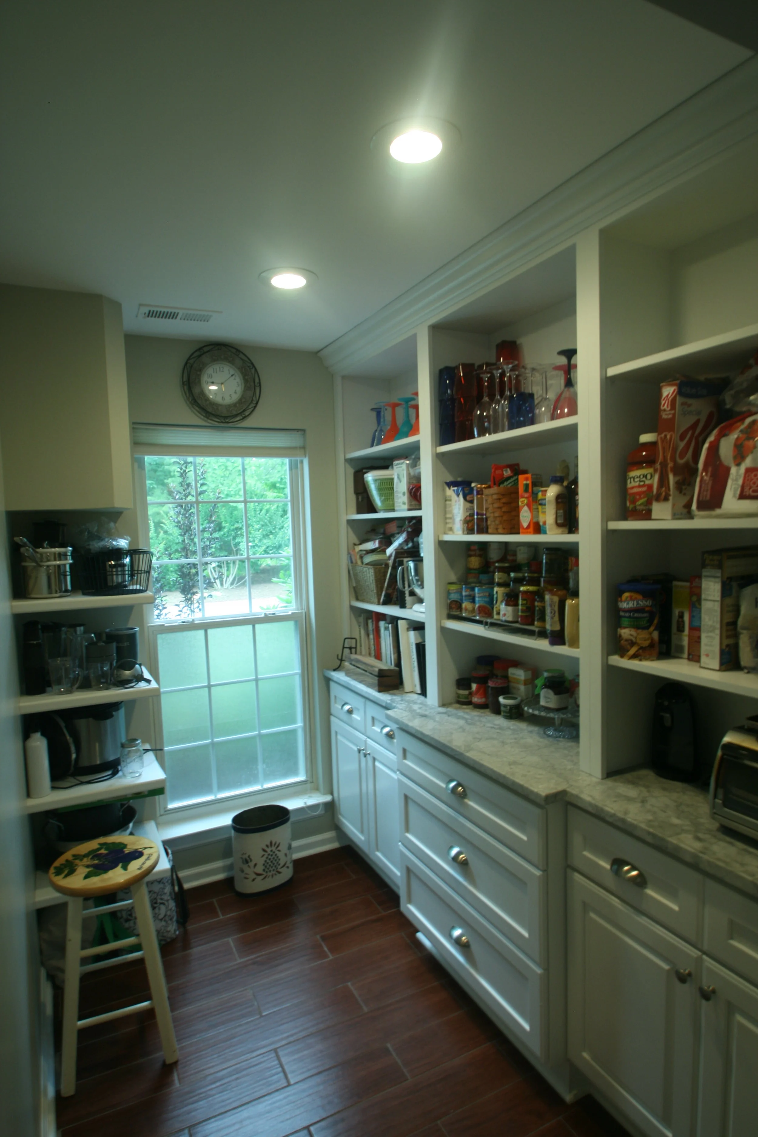 Walk-in butler pantry