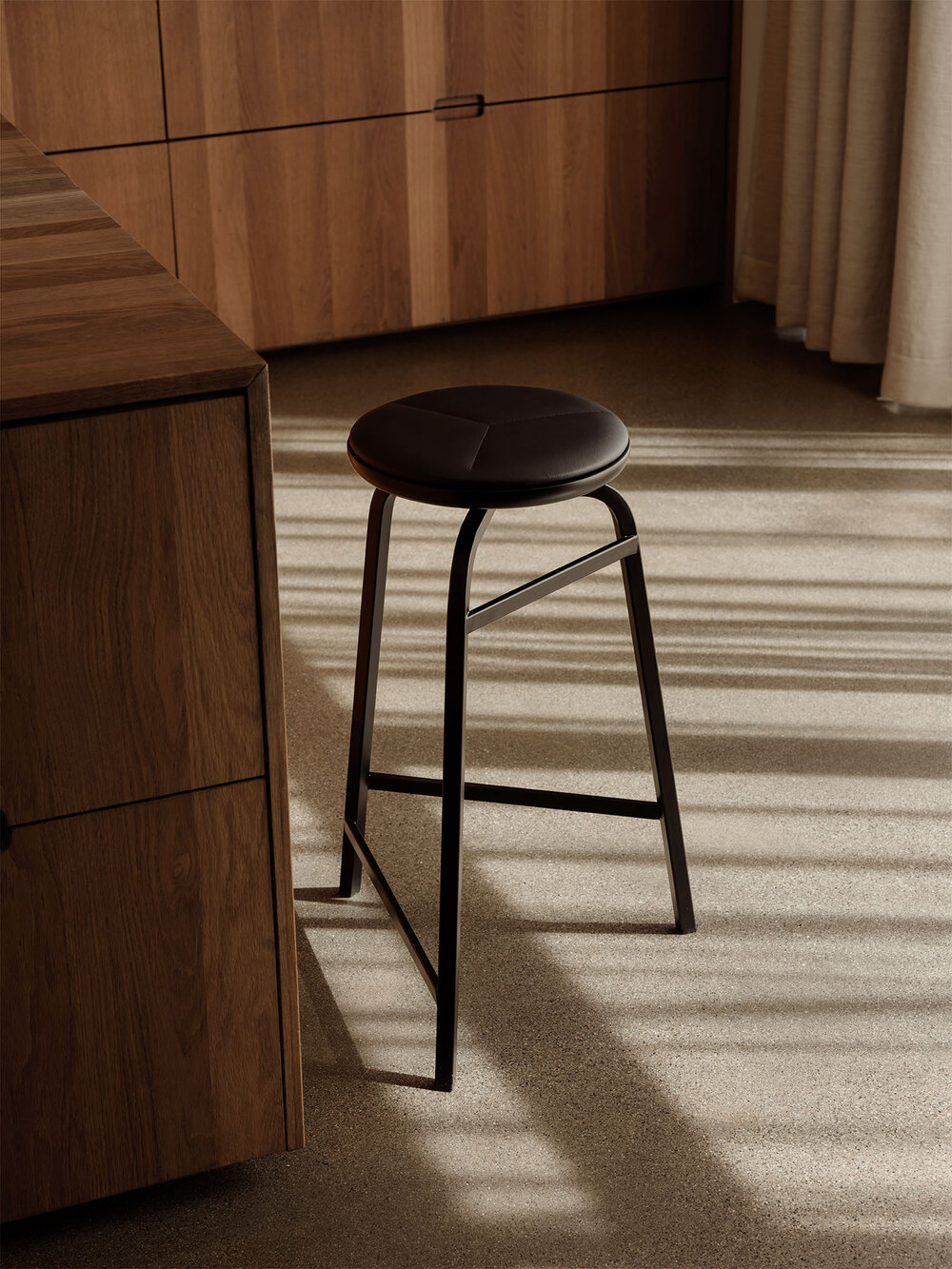 Treble_bar_stool_black_single_kitchen_Northern_Photo_Einar_Aslaksen_Low-res.jpg