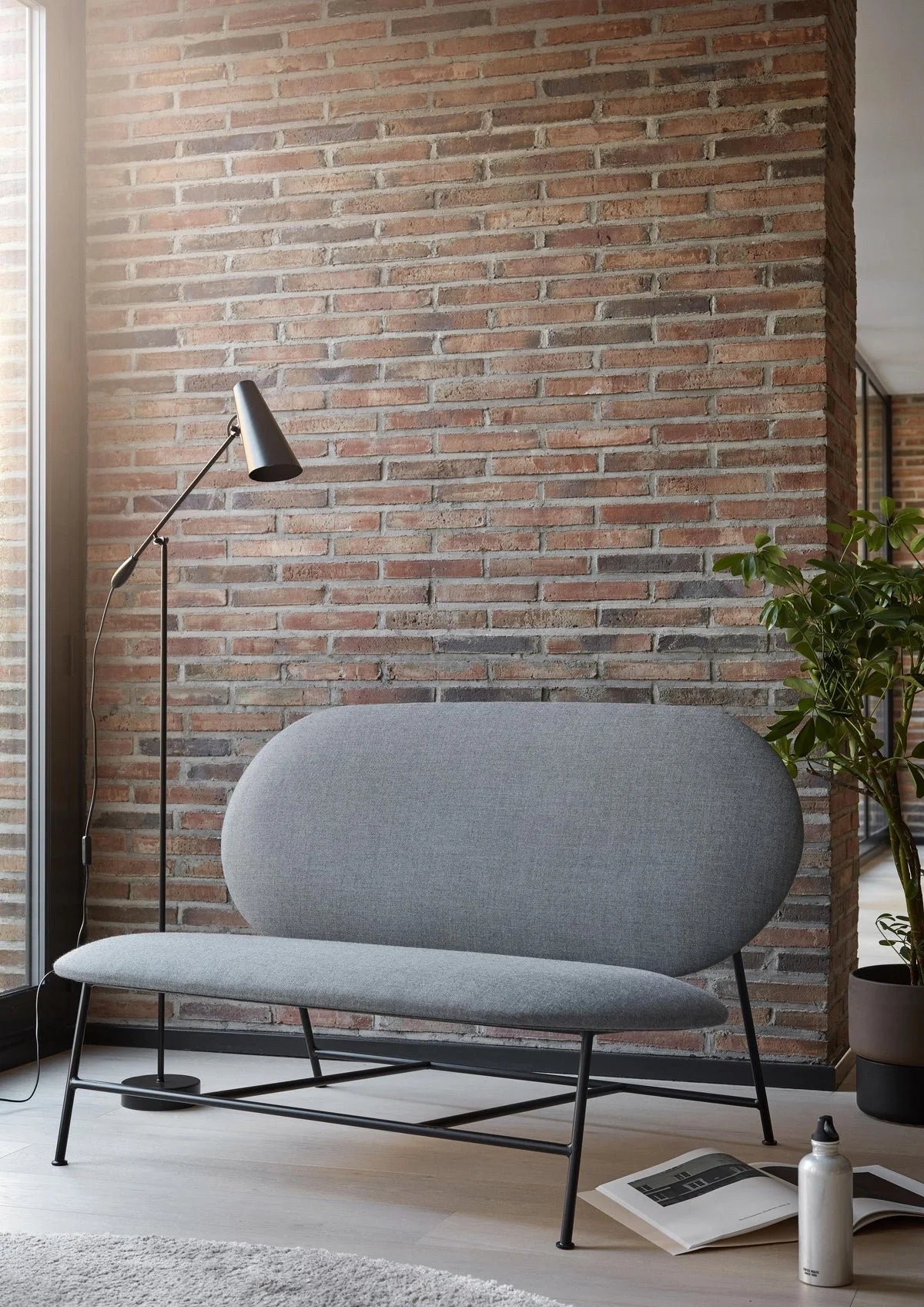 1200x_Oblong_sofa_grey_closer-Northern_Photo_Chris_Tonnesen-High-res.jpg