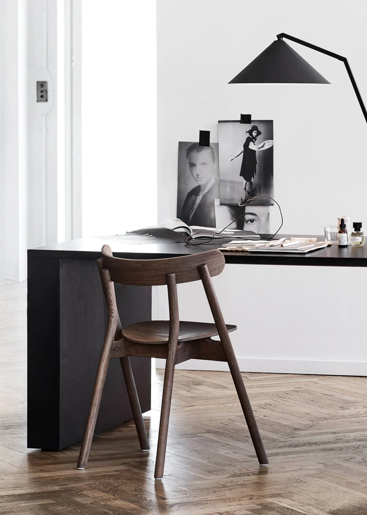 1200x_Oaki_smoked_oak_workdesk-Northern_photo_Chris_Tonnesen-Lowres.jpg