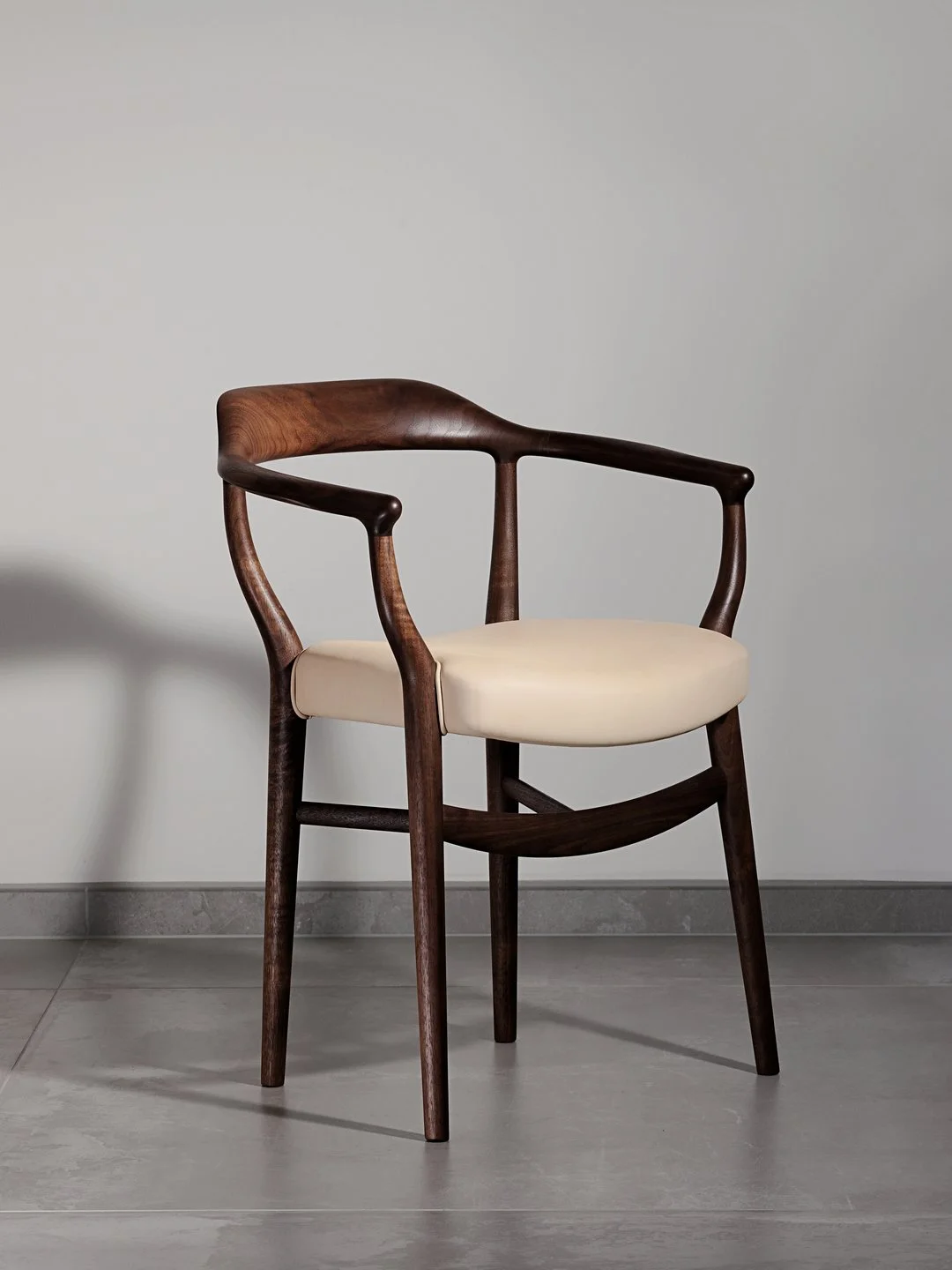 44 Chair_Vegetal_Nature Leather_Walnut_16.jpg