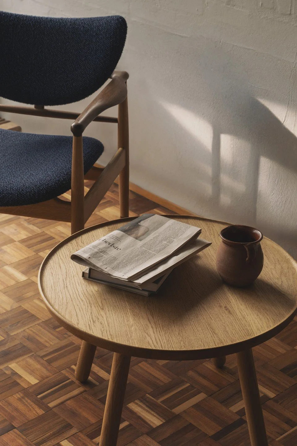 Pelican_Table_Oak_48_Chair.jpg