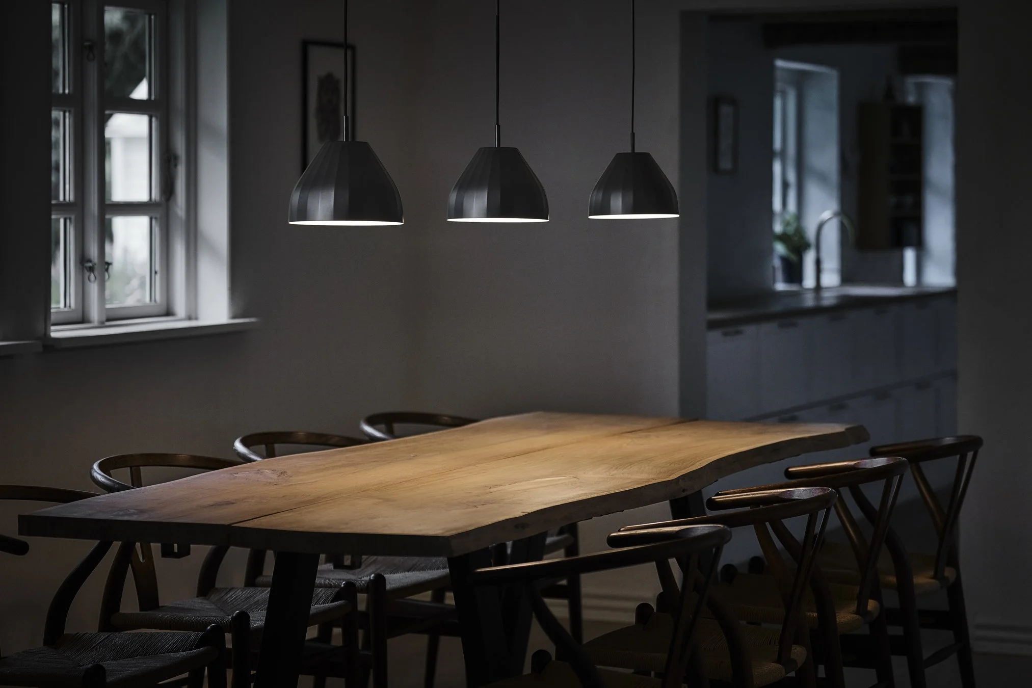 LeKlint140_Facet_pendant_black_lifestyle2.jpg