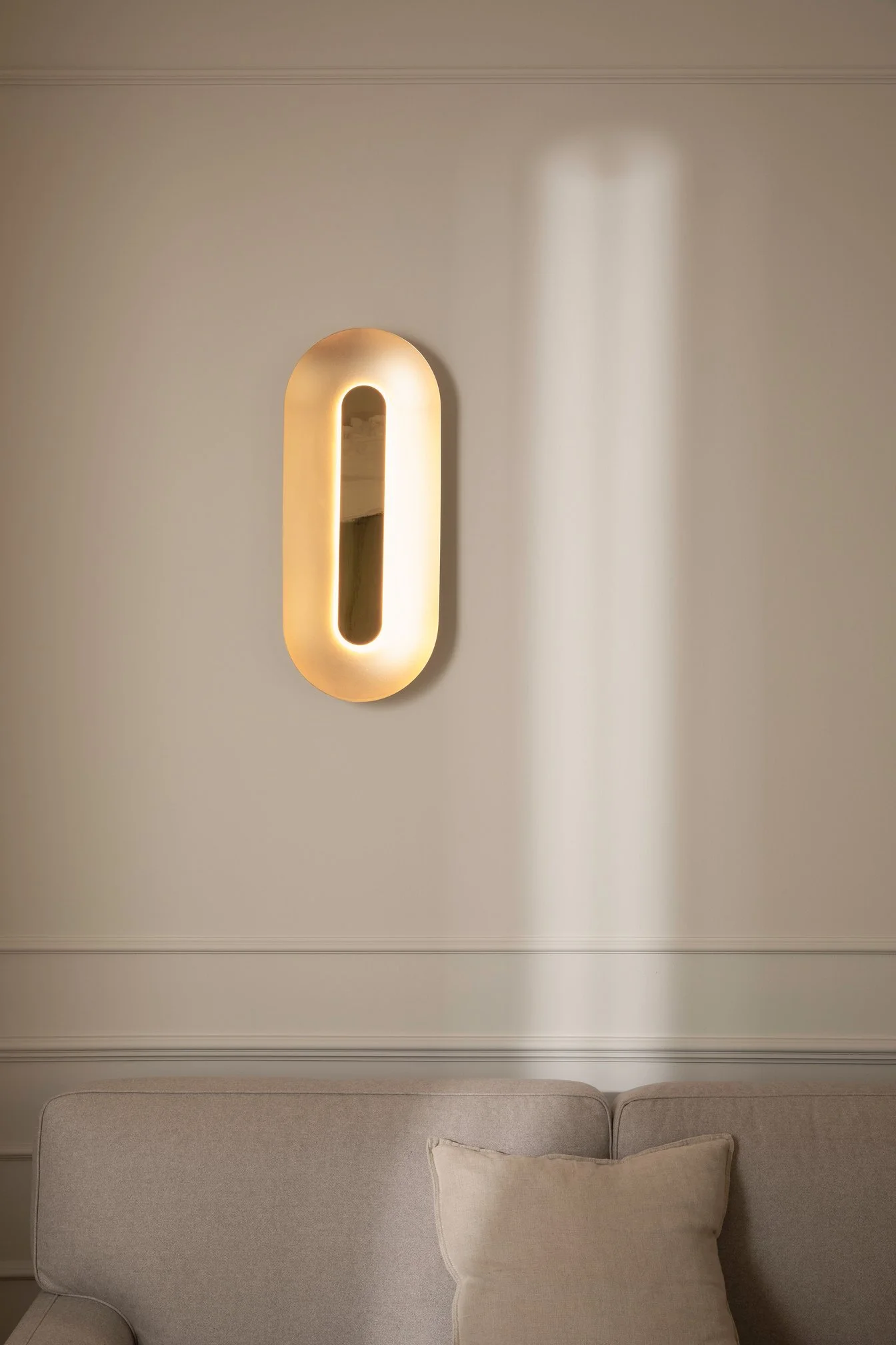 2085002_1_Nuura_Sasi Large Brass_lifestyle_1.jpg