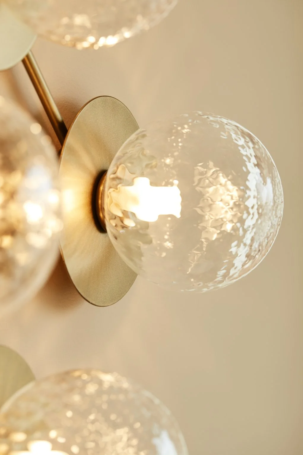 Nuura_Liila 12 Optic-Wall_Ceiling_lifestyle_2.jpg
