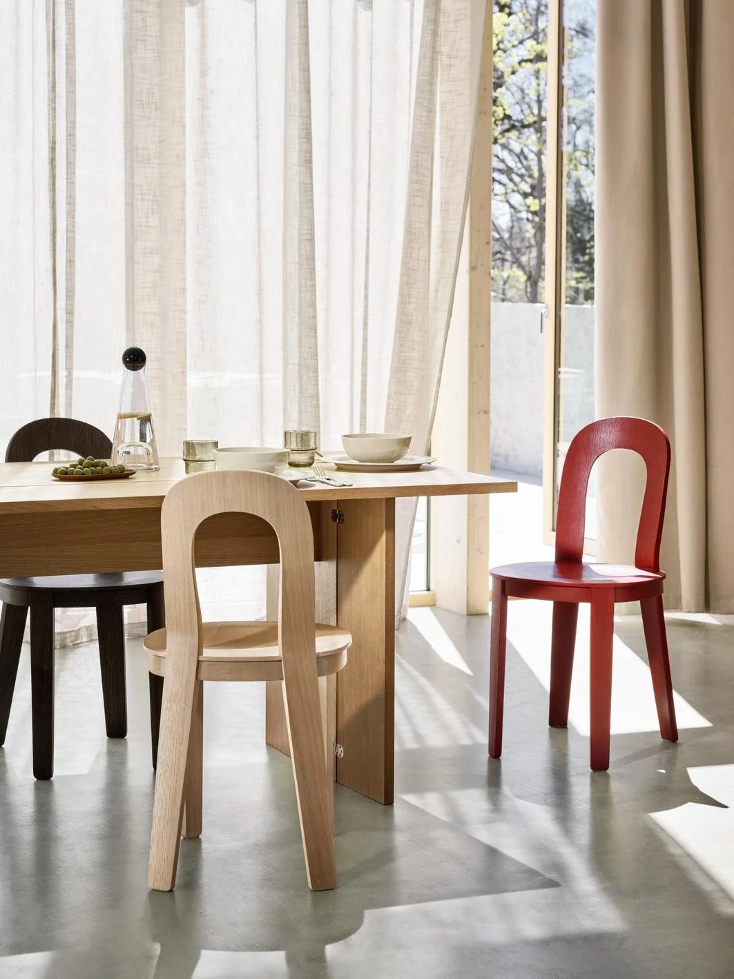 image5_6-2730-7700-2730-4000-OliviaChairGroup-Lifestyle.jpg