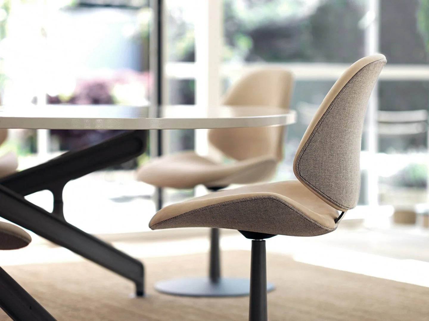 Council Salon Chair_Swivel Base_01.jpg