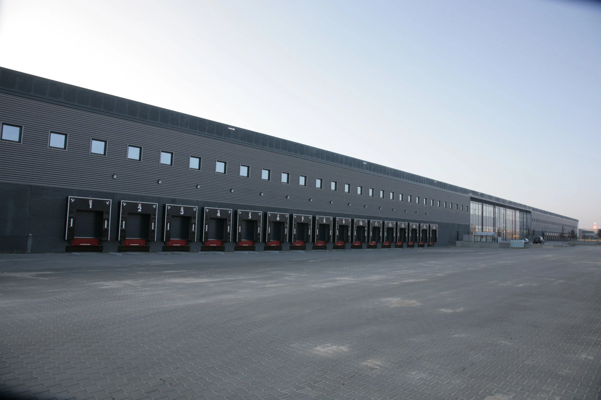  Gezien de positieve ervaringen met de realisatie van Traveller I was Schroders vanaf dag één geïnteresseerd in deze nieuwe ontwikkeling. In november 2006 was de koop voor een tweede nieuwbouw ontwikkeling onder de naam Traveller II. 