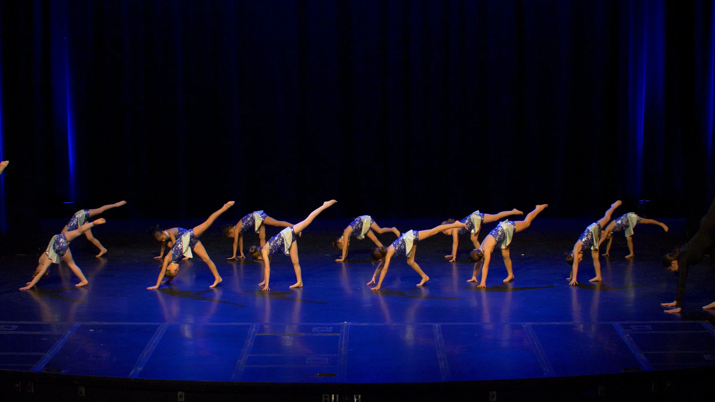 iDance 2025 Dec_00.jpg